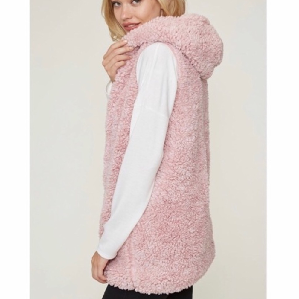 (LAST CHANCE, 1 EA SIZE) PINK PLUSH FAUX FUR VEST - Picture 3 of 4